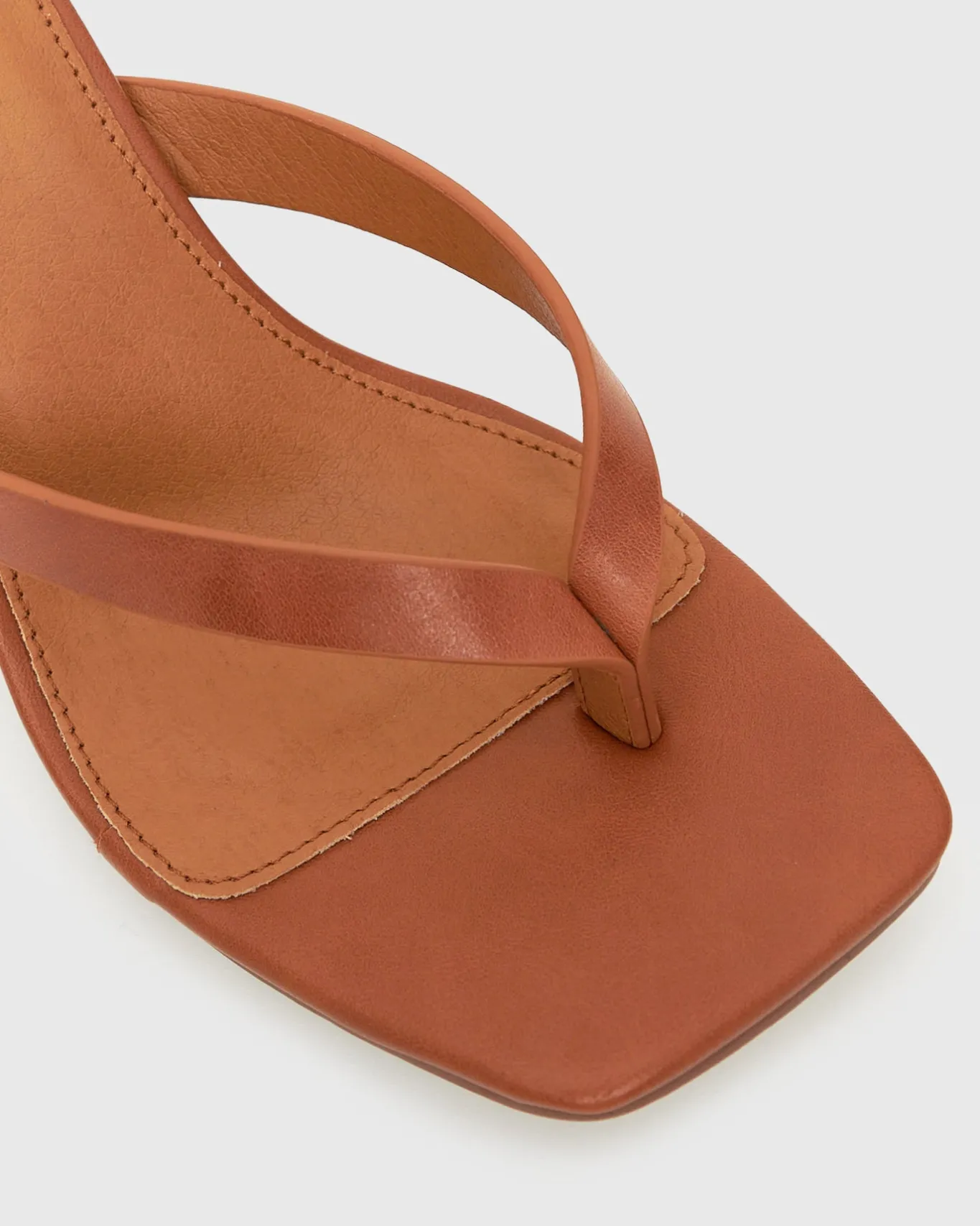 Women Betts Block|High^SUNDOWNER Leather Thong Mule Sandals