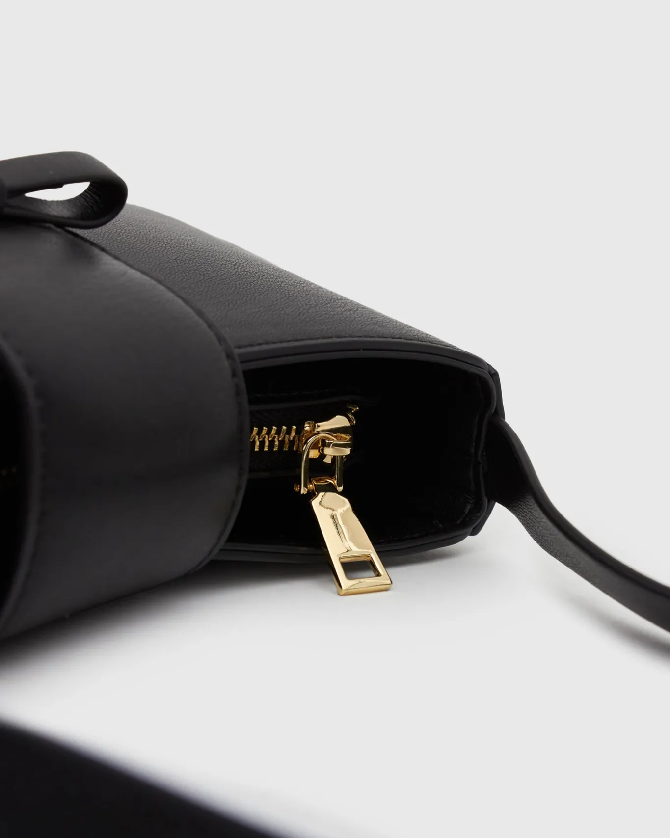 Betts Shoe Matches^VIENNA Bow Baguette Bag